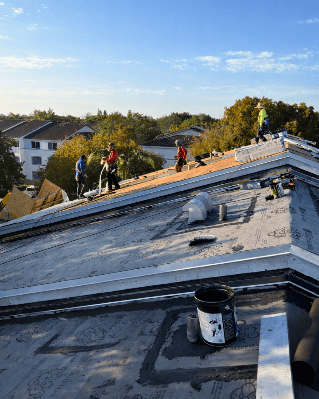 roofing team installing roof correctly in Florida